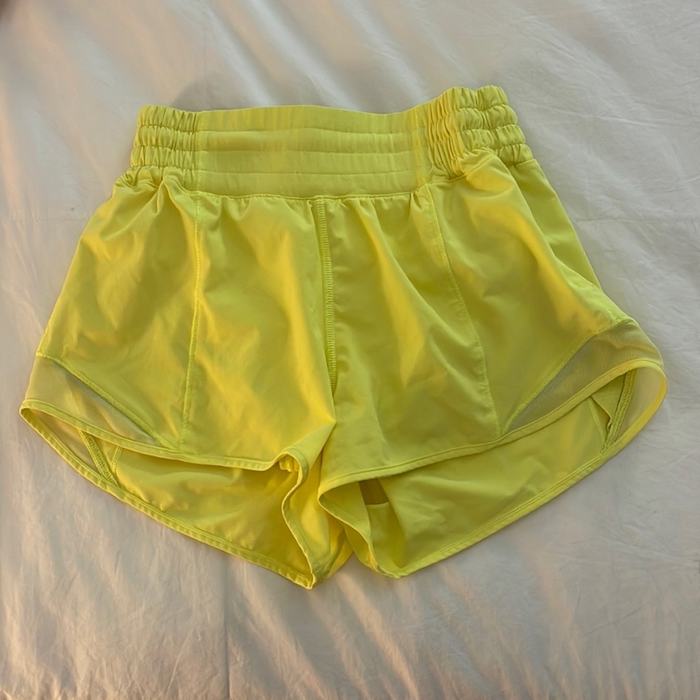 Lululemon Hotty Hot High Rise Shorts 2.5 size 2